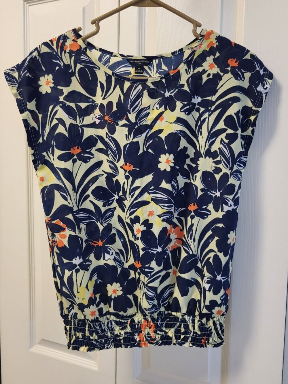 Banana Republic top blouse XS. EUC